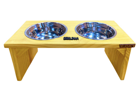 Comedouro Personalizado de Madeira.